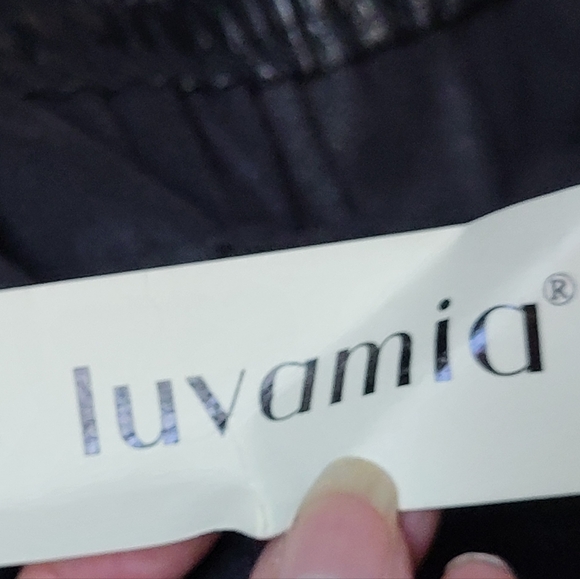 Luvamia Women's Black Pleated High Waist Faux Leather Shorts - Size XL - Picture 6 of 9